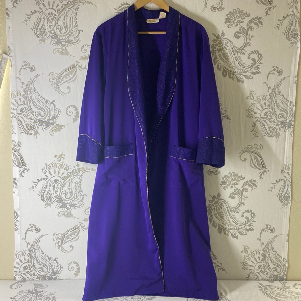 Victorias Secret Vintage Gold Label
Purple & Gold Robe XS Ankle‎ Length